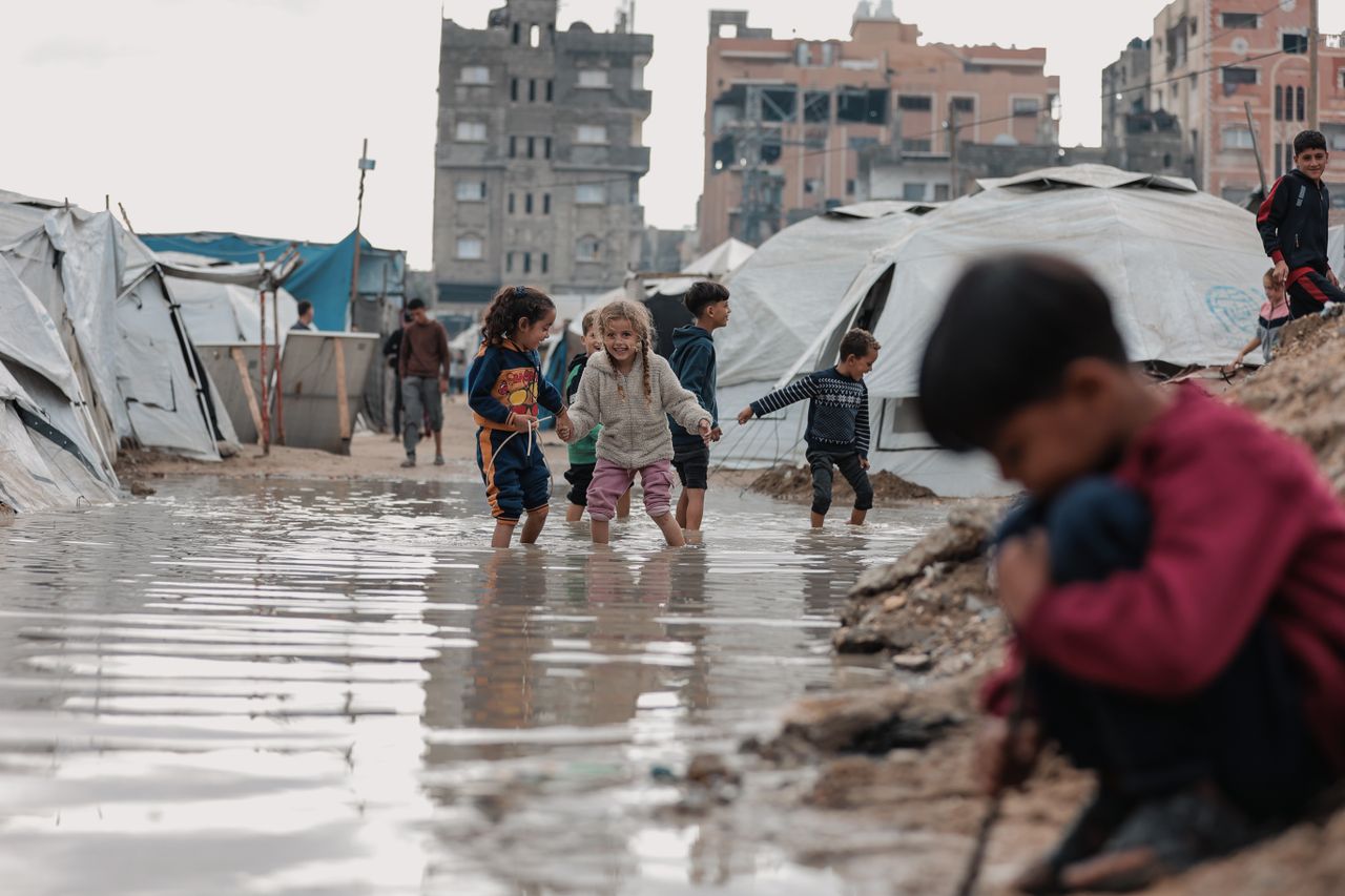 Israel Builds Extensive Earthen Barrier in Gaza Strip