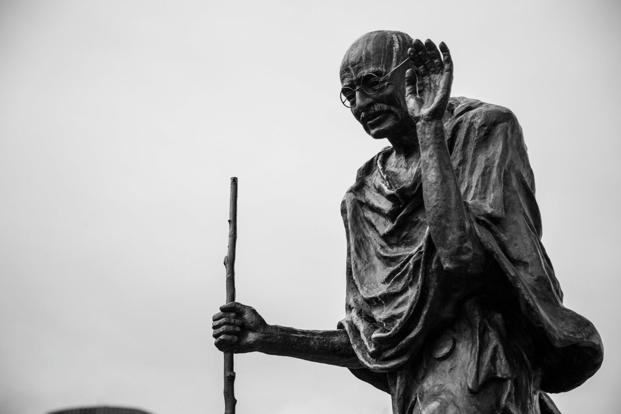 Gandhi käsikirjalised märkmed müüdi rekordhinnaga