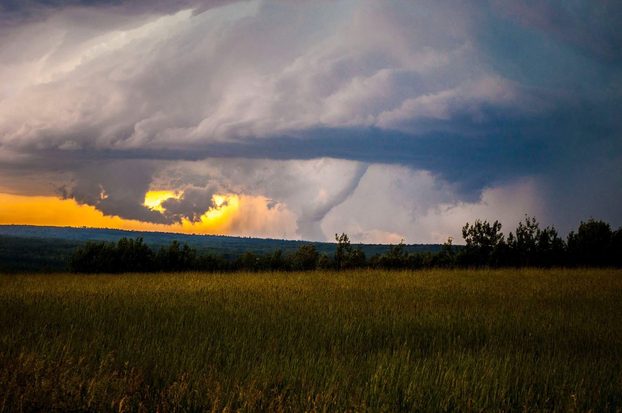 One person has died in US storms, a million residents were left without power